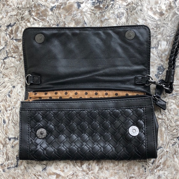 💫✨ Lined Black Leather Clutch w/ Wristlet ✨💫 - Picture 2 of 5